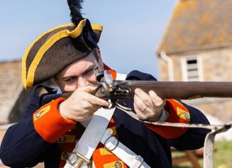 Actor-about-to-fire-a-musket.jpg Actor-about-to-fire-a-musket.jpg